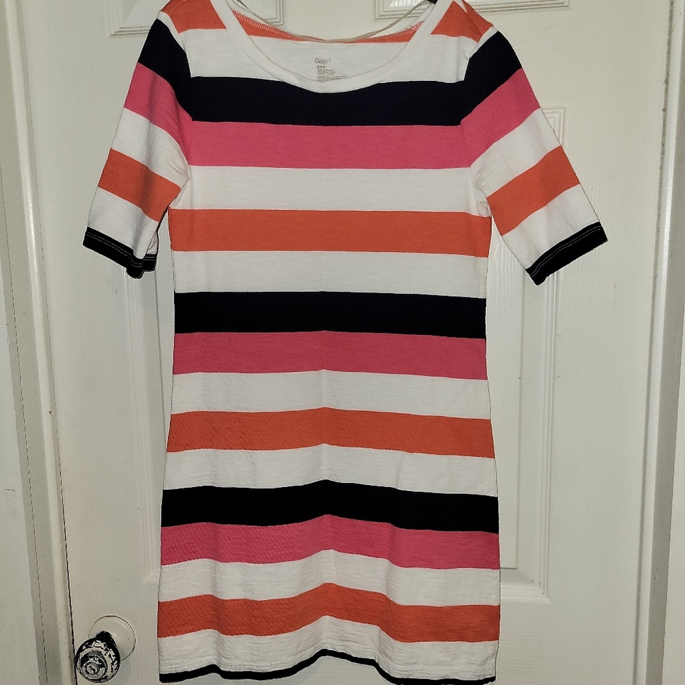 Gap striped dreas